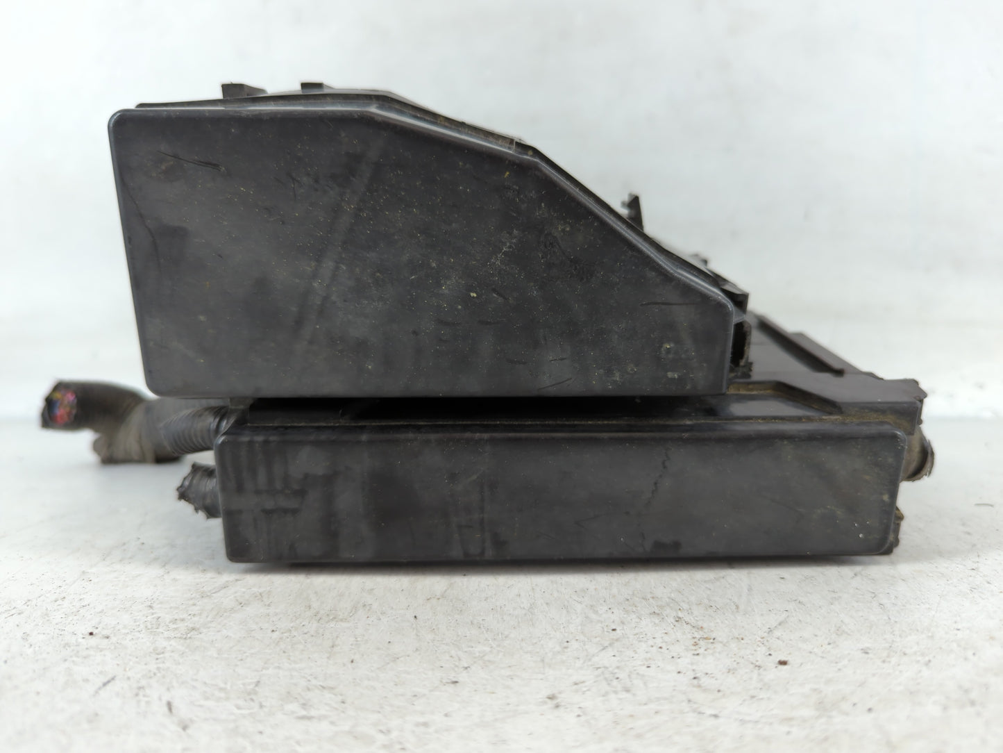 2013-2014 Nissan Altima Fusebox Fuse Box Panel Relay Module P/N:7254-5763-30 Fits Fits 2013 2014 OEM Used Auto Parts - Oemus