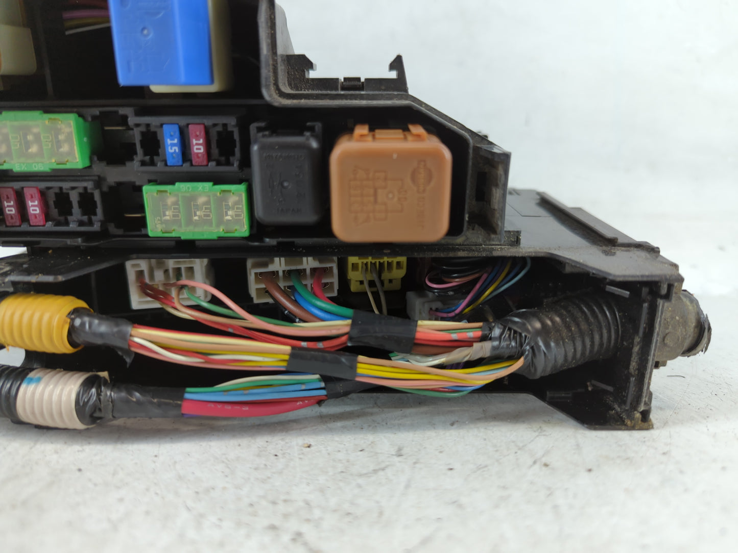 2013-2014 Nissan Altima Fusebox Fuse Box Panel Relay Module P/N:7254-5763-30 Fits Fits 2013 2014 OEM Used Auto Parts - Oemus