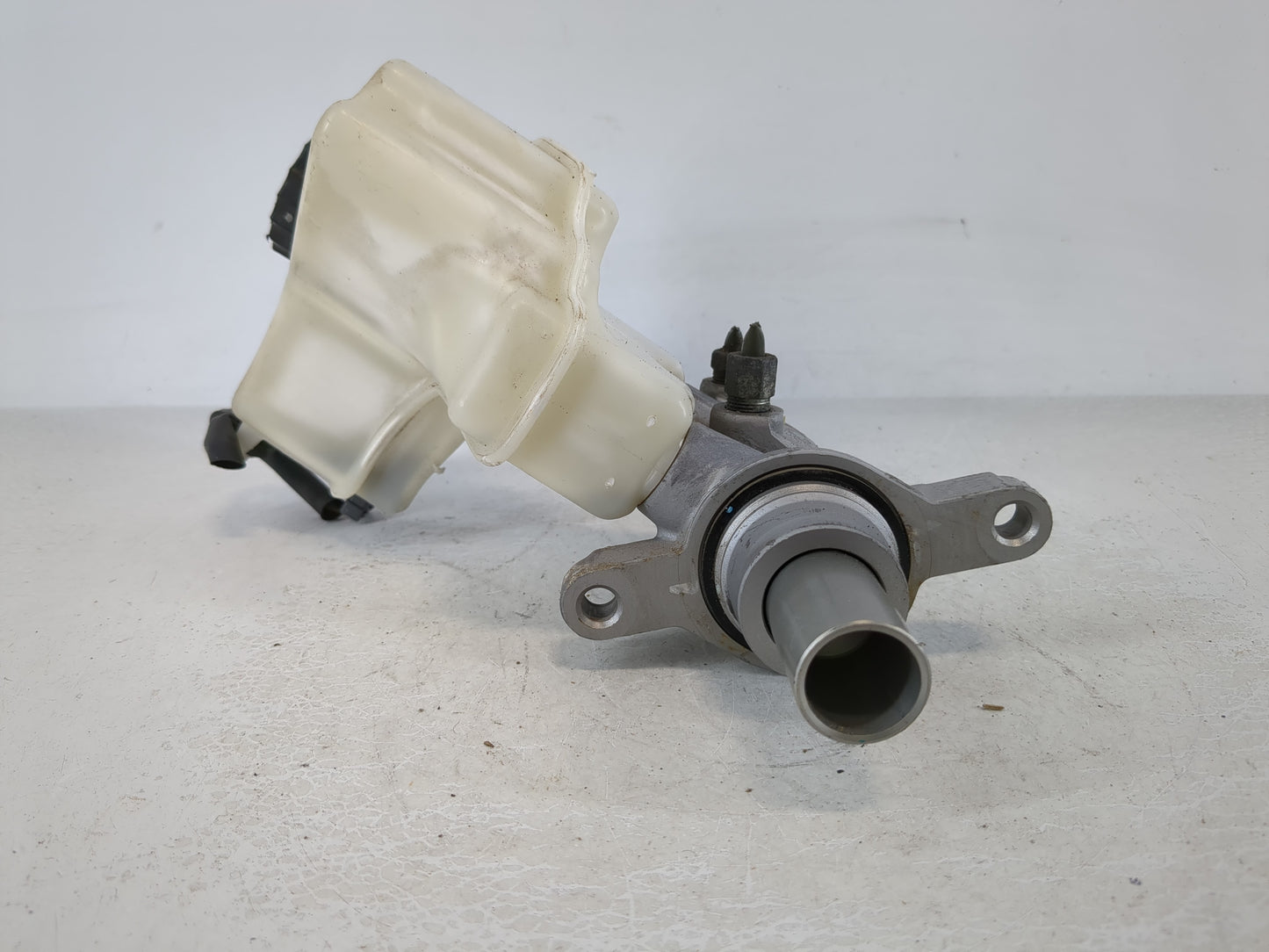 2013-2018 Nissan Altima Brake Master Cylinder - Oemusedautoparts1.com