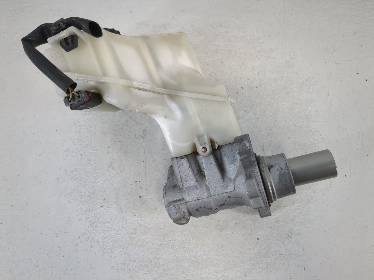 2013-2018 Nissan Altima Brake Master Cylinder - Oemusedautoparts1.com