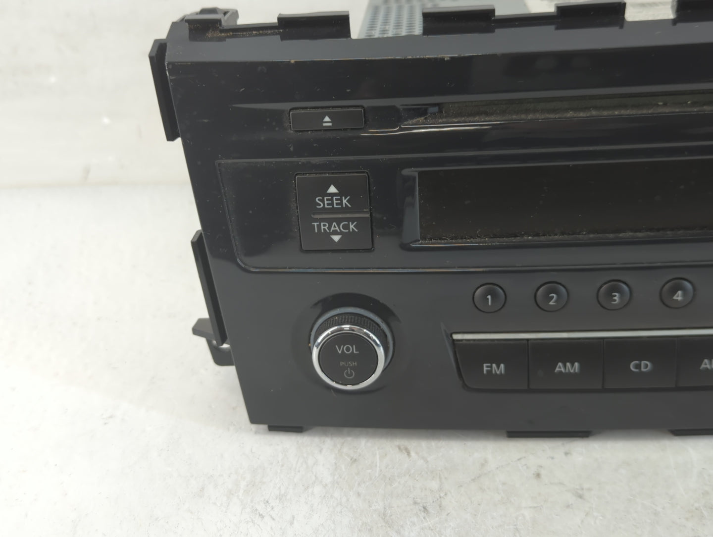 2013-2014 Nissan Altima Radio AM FM Cd Player Receiver Replacement P/N:28185 3TB0G Fits Fits 2013 2014 OEM Used Auto Parts -
