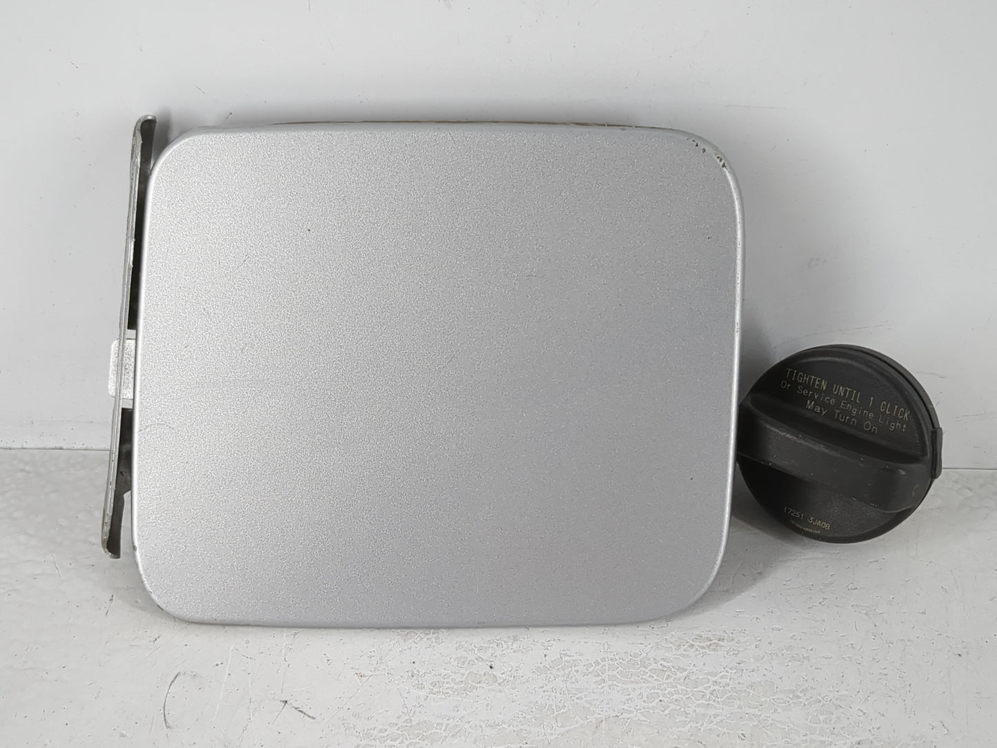 2014 Nissan Altima Fuel Tank Door Lid Gas Tank - Oemusedautoparts1.com