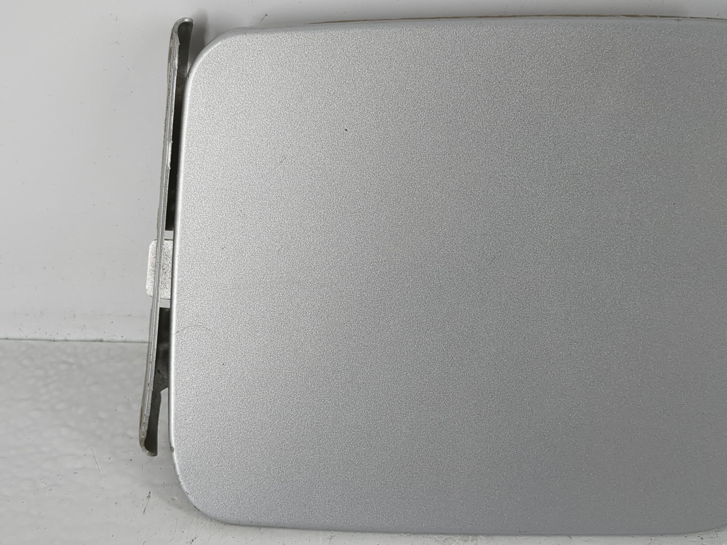 2014 Nissan Altima Fuel Tank Door Lid Gas Tank - Oemusedautoparts1.com