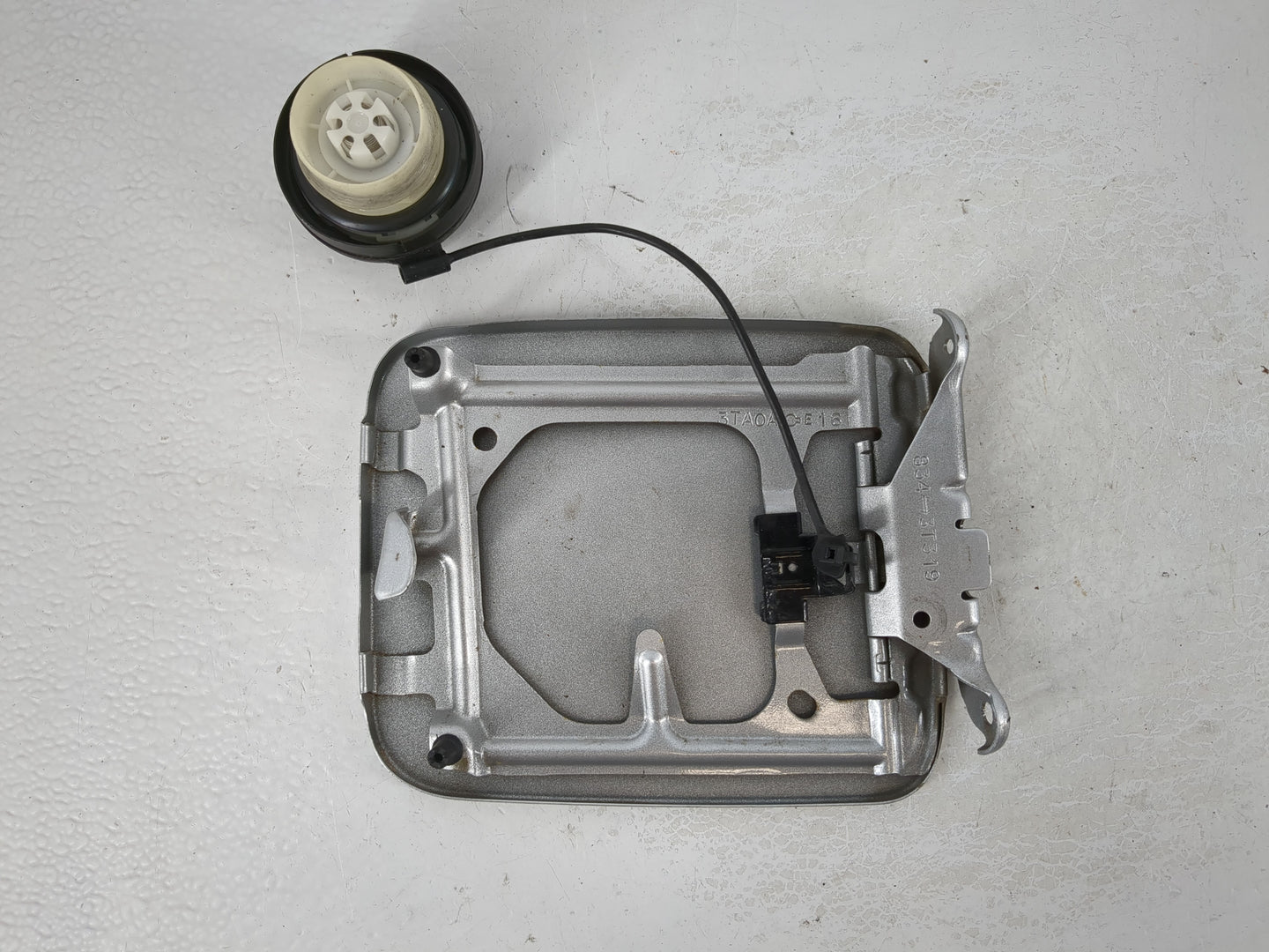 2014 Nissan Altima Fuel Tank Door Lid Gas Tank - Oemusedautoparts1.com
