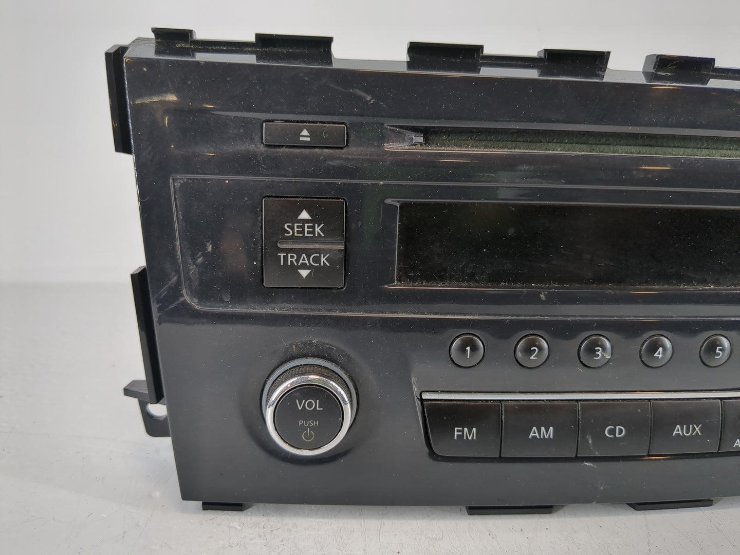 2013-2015 Nissan Altima Radio AM FM Cd Player Receiver Replacement P/N:28185 3TB0G Fits Fits 2013 2014 2015 OEM Used Auto Pa