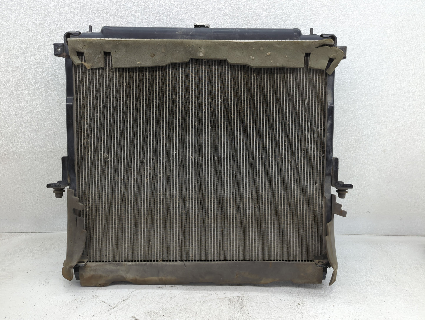 2011-2019 Nissan Frontier Engine Cooling Radiator Condensor P/N:214109CA1A 21410 9CA1A Fits OEM Used Auto Parts - Oemusedaut