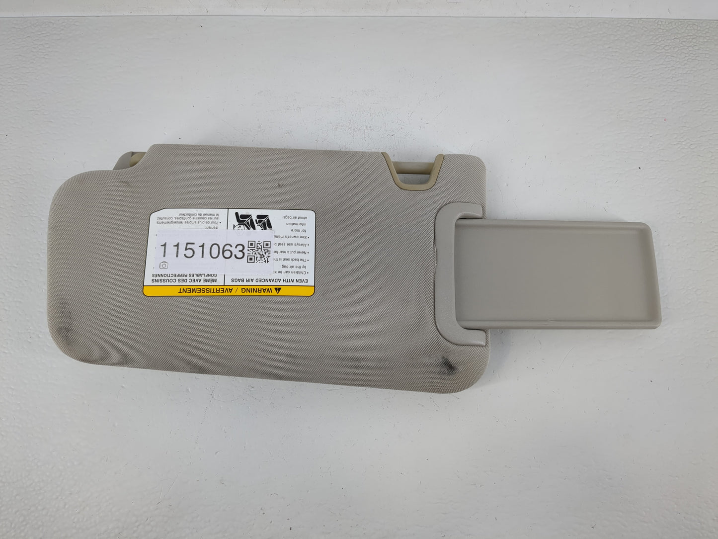 2014 Nissan Juke Sun Visor Shade Replacement Passenger Right Mirror Fits OEM Used Auto Parts - Oemusedautoparts1.com