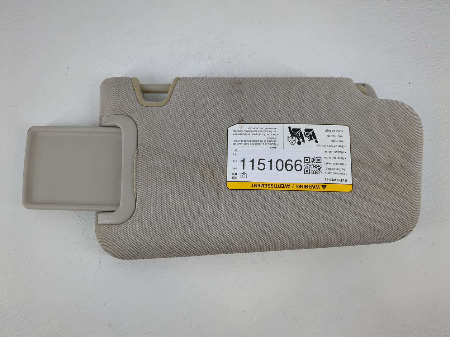 2014 Nissan Juke Sun Visor Shade Replacement Driver Left Mirror Fits OEM Used Auto Parts - Oemusedautoparts1.com