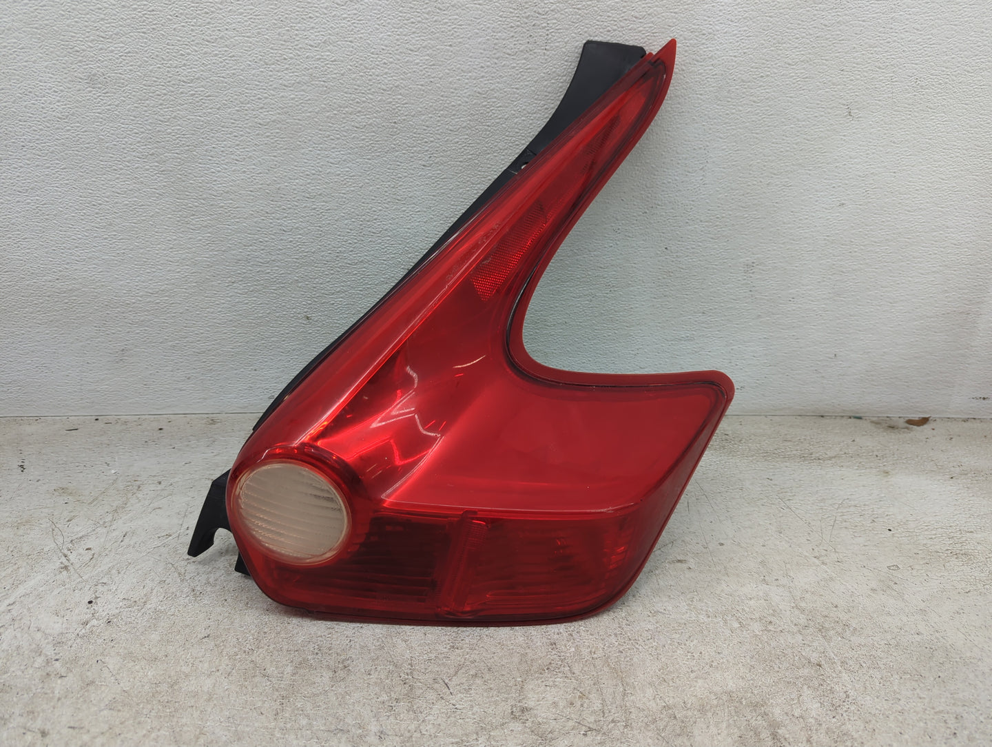 2011-2014 Nissan Juke Tail Light Assembly Driver Left OEM Fits Fits 2011 2012 2013 2014 OEM Used Auto Parts - Oemusedautopar