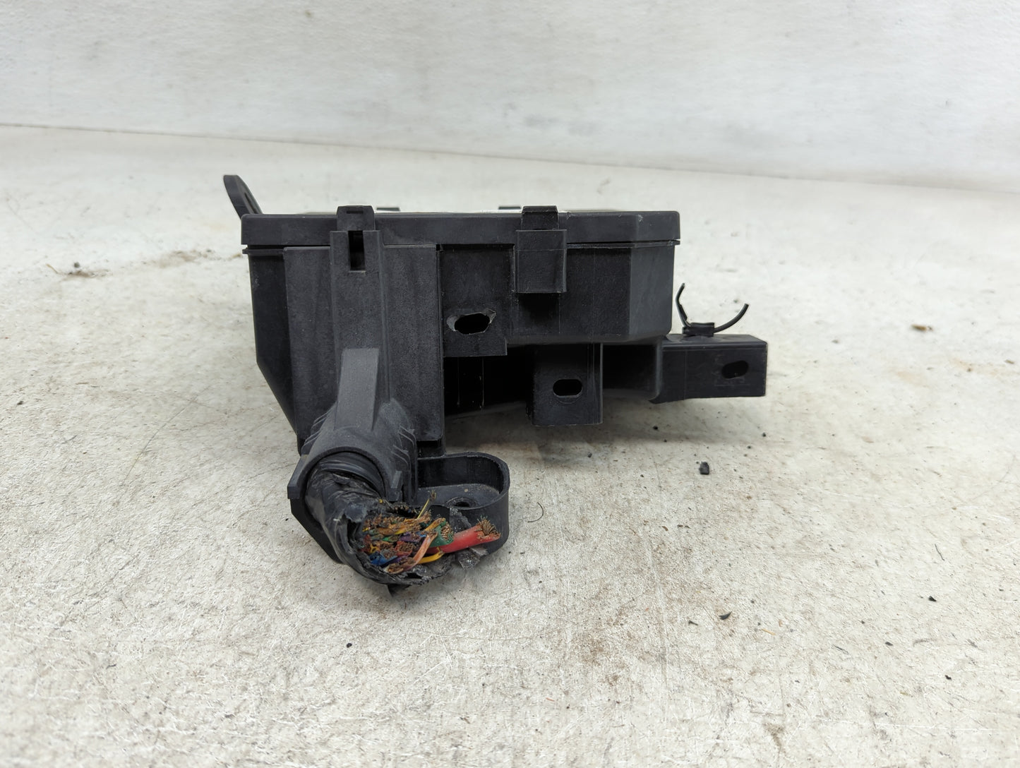2014 Nissan Juke Fusebox Fuse Box Panel Relay Module P/N:284B7-1TW1E Fits OEM Used Auto Parts - Oemusedautoparts1.com