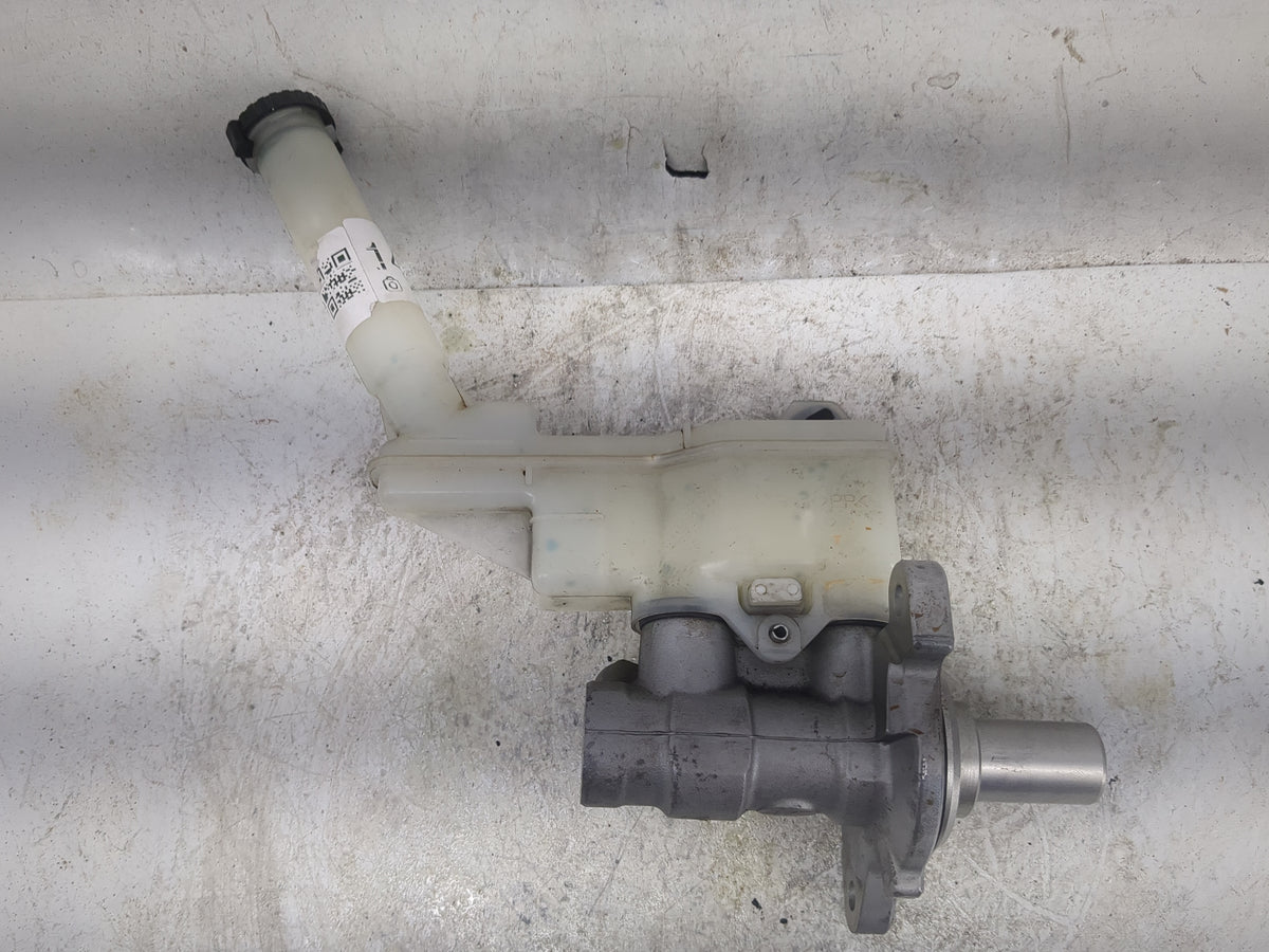 2011-2017 Nissan Juke Brake Master Cylinder 1497025 - Oemusedautoparts1.com