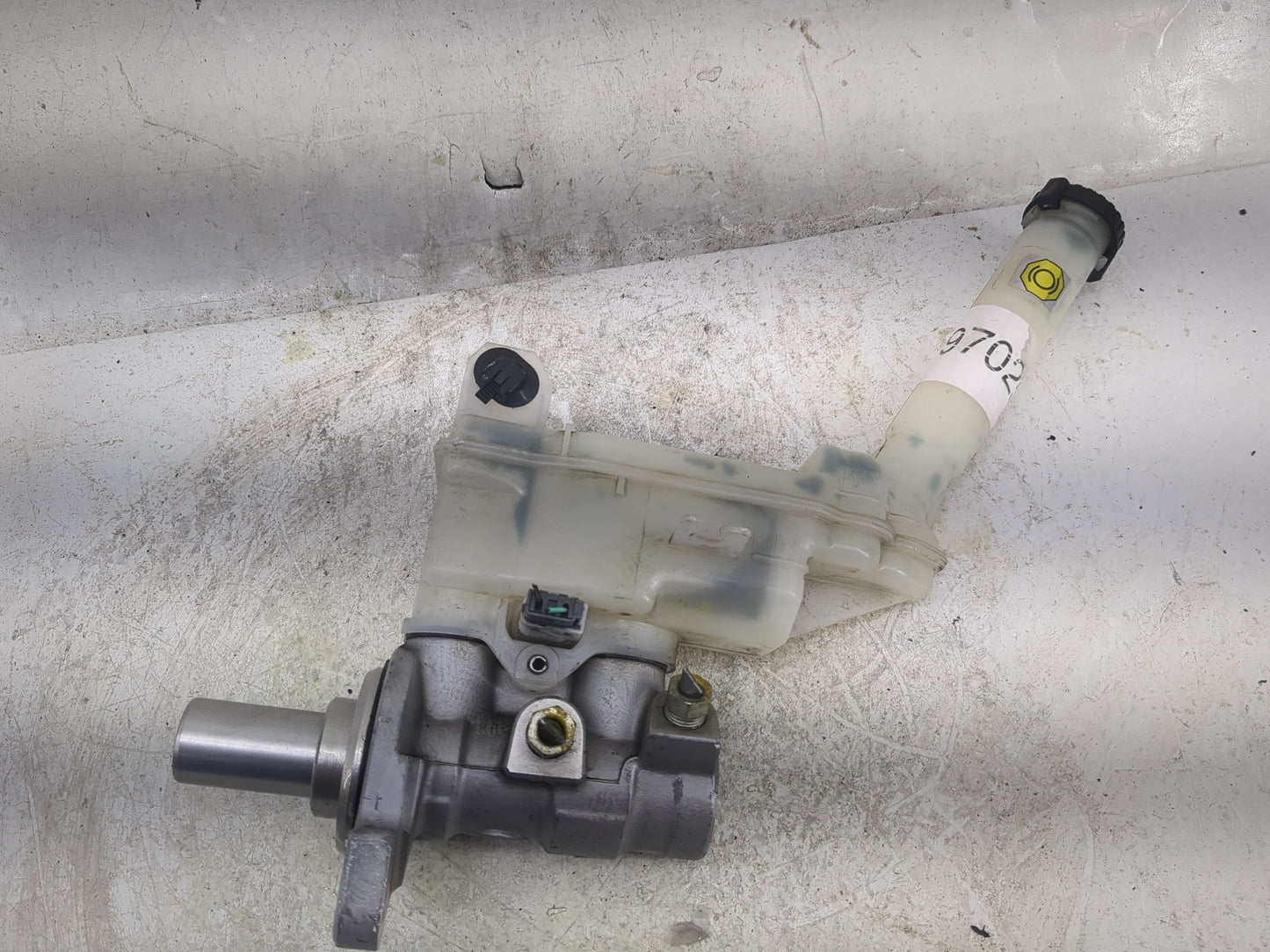 2011-2017 Nissan Juke Brake Master Cylinder 1497025 - Oemusedautoparts1.com
