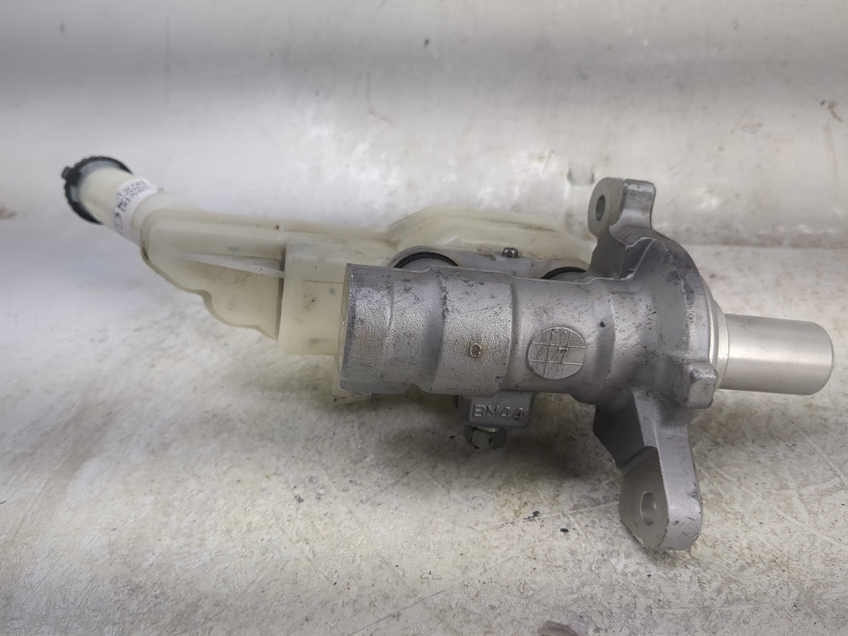 2011-2017 Nissan Juke Brake Master Cylinder 1497025 - Oemusedautoparts1.com