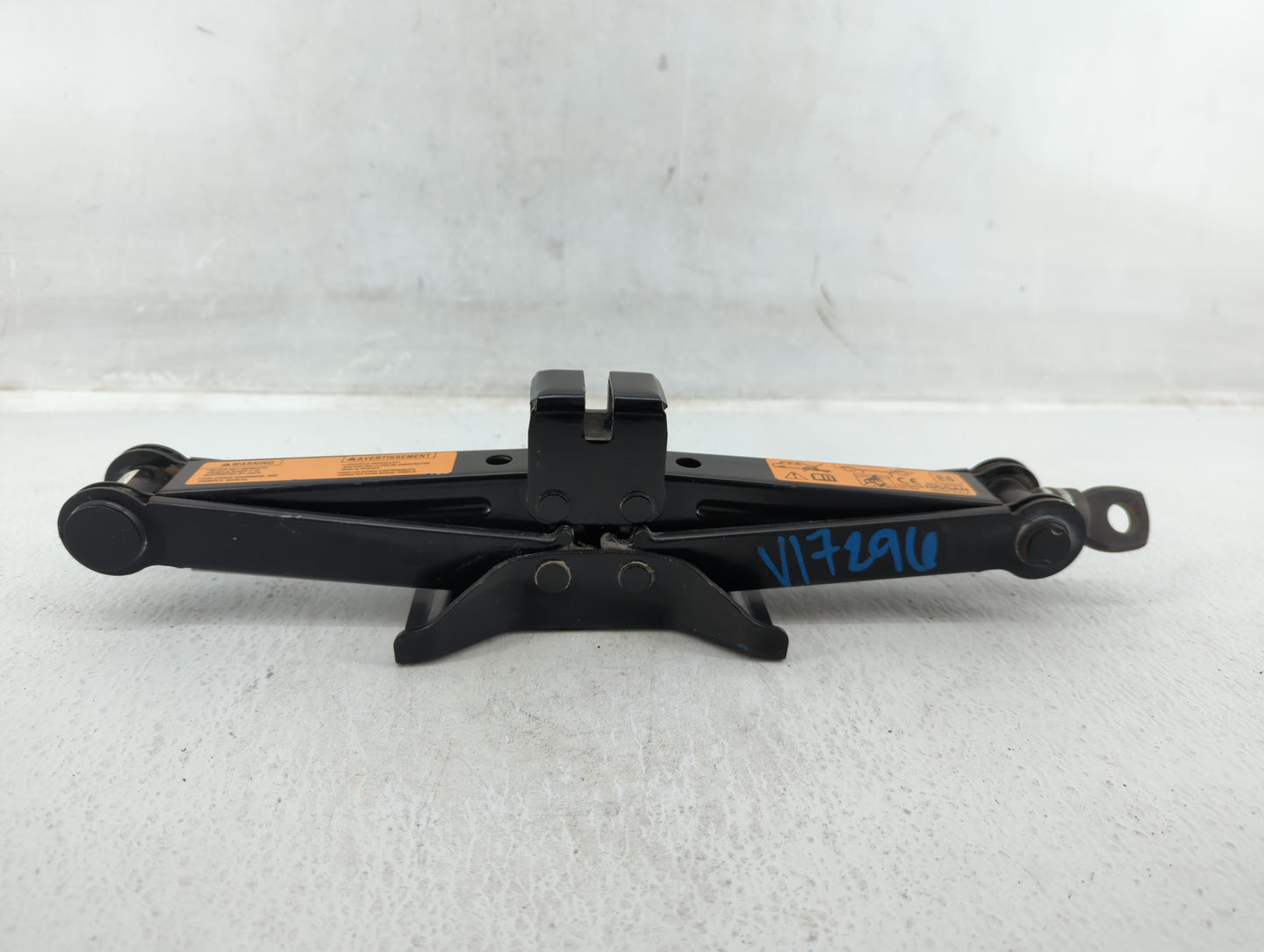 2014 Nissan Juke Spare Scissor Car Jack 548109 - Oemusedautoparts1.com
