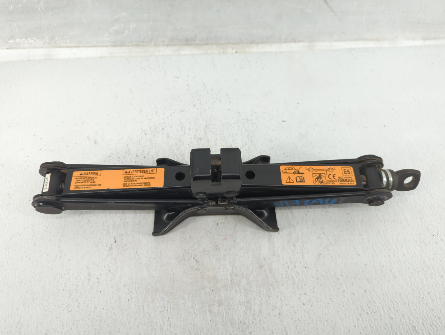 2014 Nissan Juke Spare Scissor Car Jack 548109 - Oemusedautoparts1.com