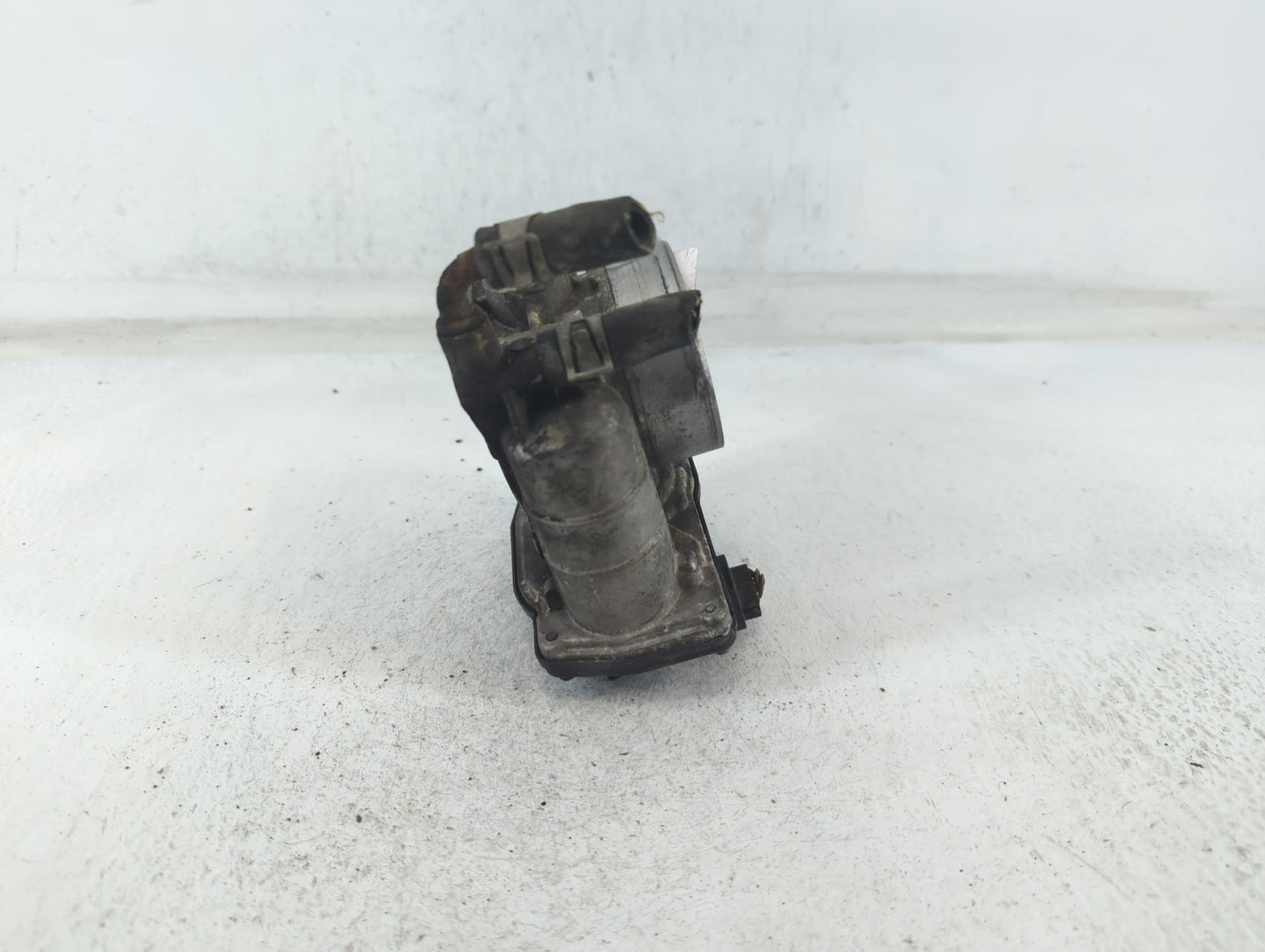 2011-2017 Nissan Juke Throttle Body P/N:RME60-31 Fits Fits 2011 2012 2013 2014 2015 2016 2017 OEM Used Auto Parts - Oemuseda