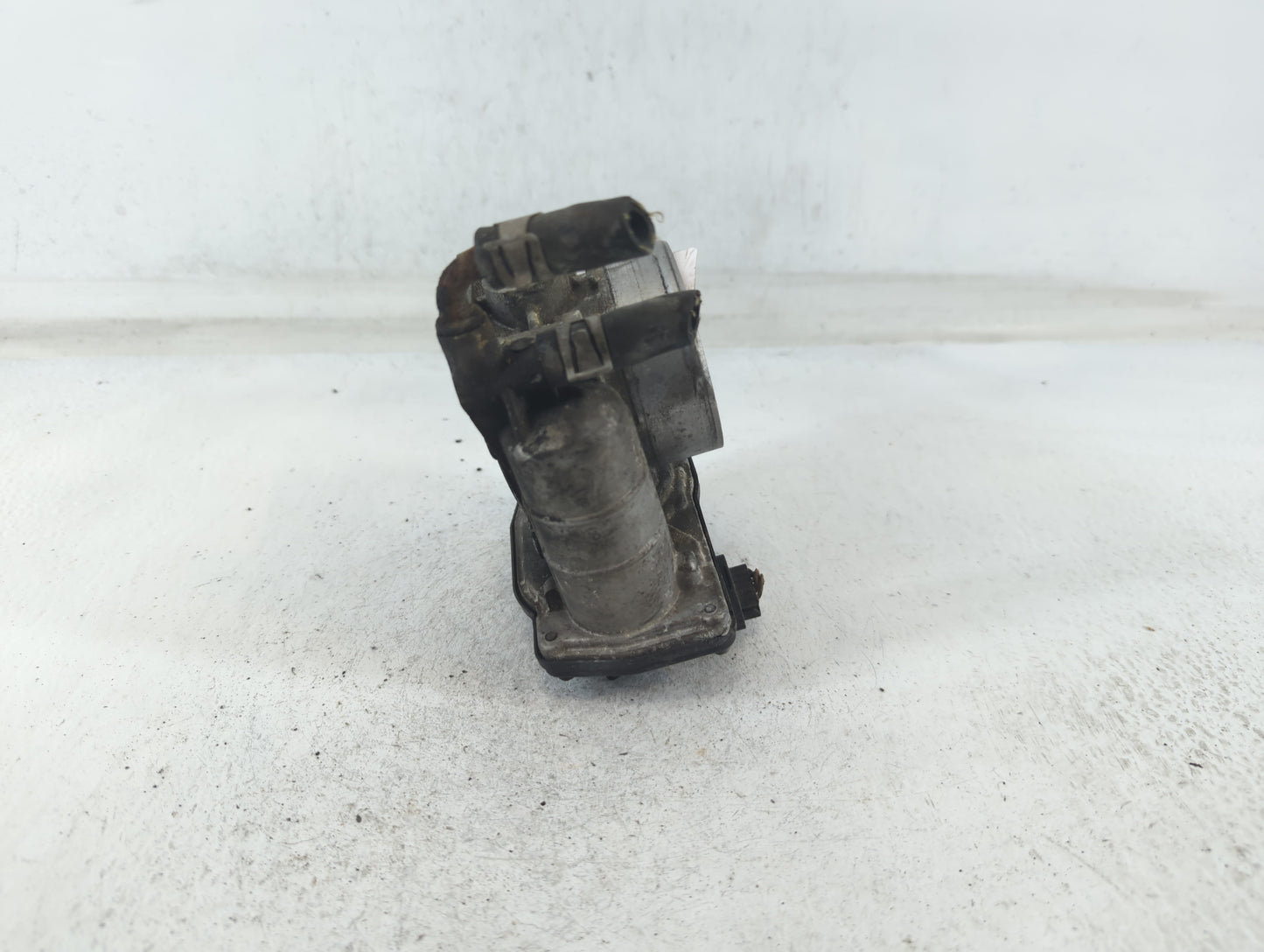 2011-2017 Nissan Juke Throttle Body P/N:RME60-31 Fits Fits 2011 2012 2013 2014 2015 2016 2017 OEM Used Auto Parts - Oemuseda