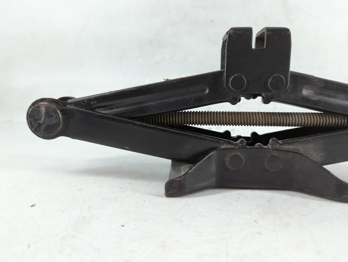 2014 Nissan Juke Spare Scissor Car Jack 760721 - Oemusedautoparts1.com
