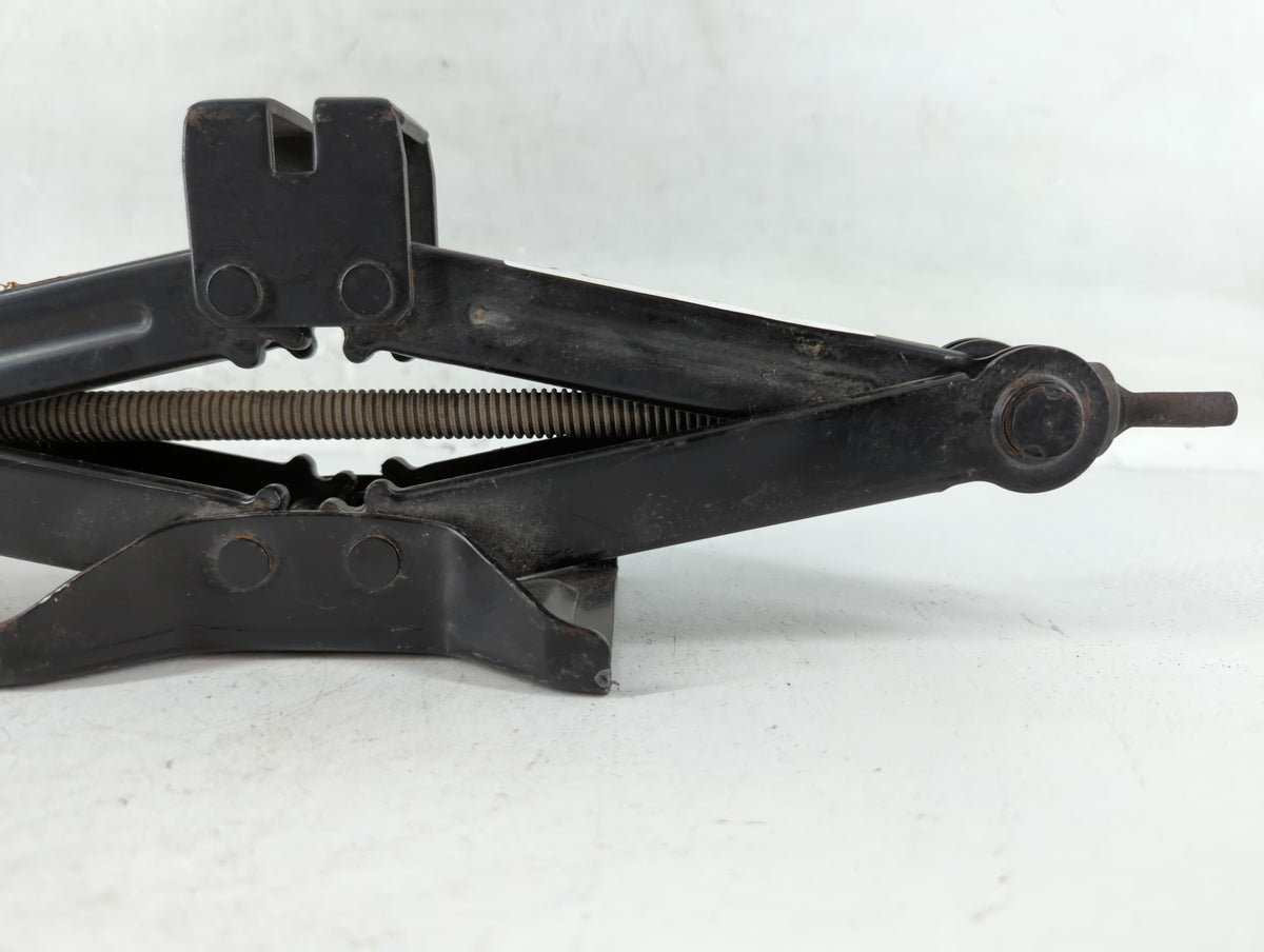 2014 Nissan Juke Spare Scissor Car Jack 760721 - Oemusedautoparts1.com