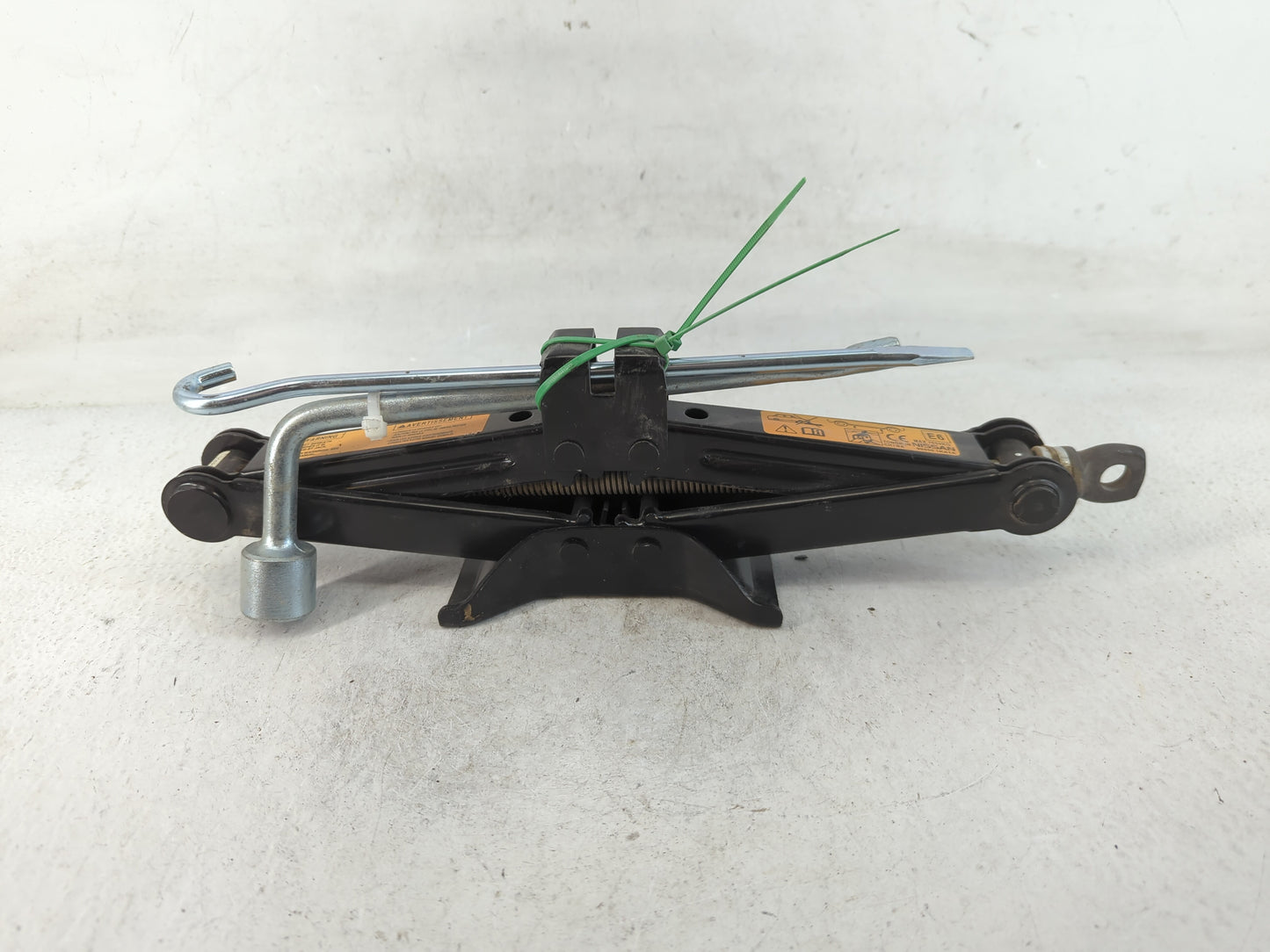 2014 Nissan Juke Spare Scissor Car Jack - Oemusedautoparts1.com