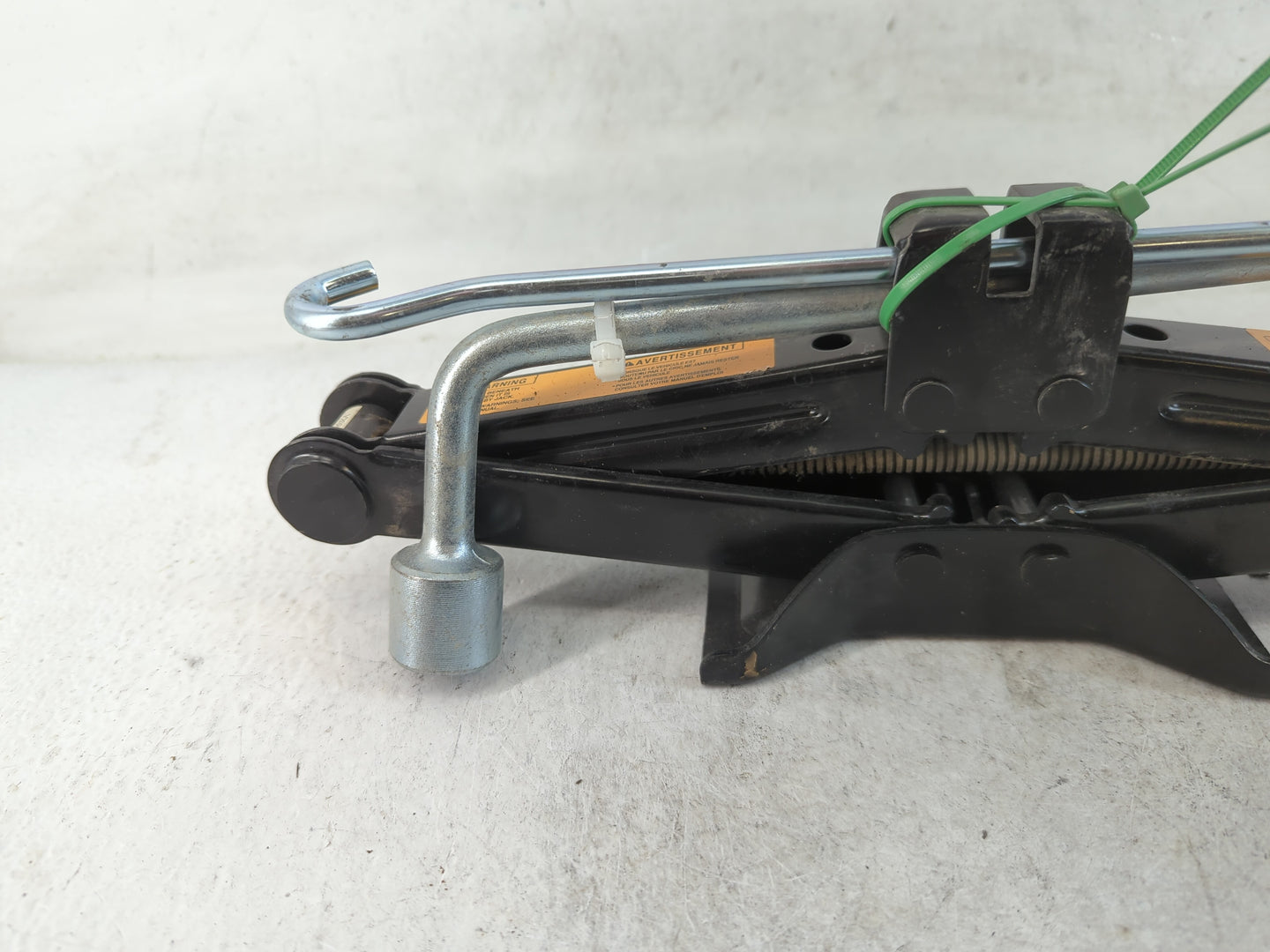 2014 Nissan Juke Spare Scissor Car Jack 784013 - Oemusedautoparts1.com