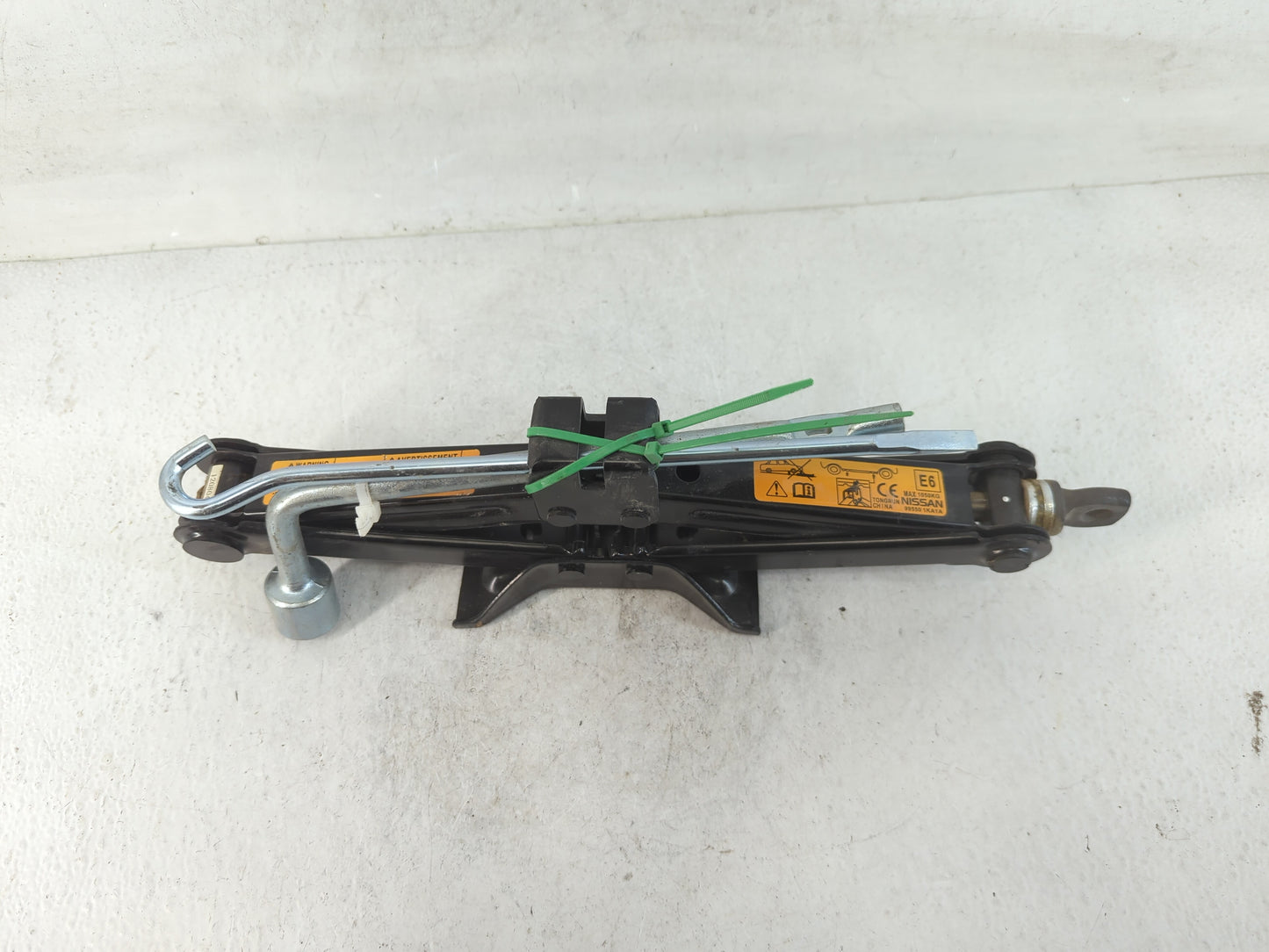 2014 Nissan Juke Spare Scissor Car Jack - Oemusedautoparts1.com