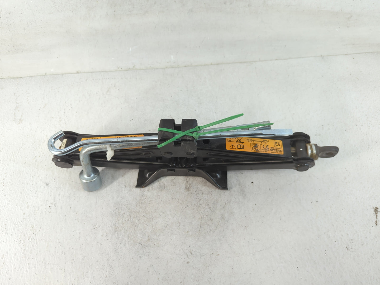 2014 Nissan Juke Spare Scissor Car Jack 784013 - Oemusedautoparts1.com