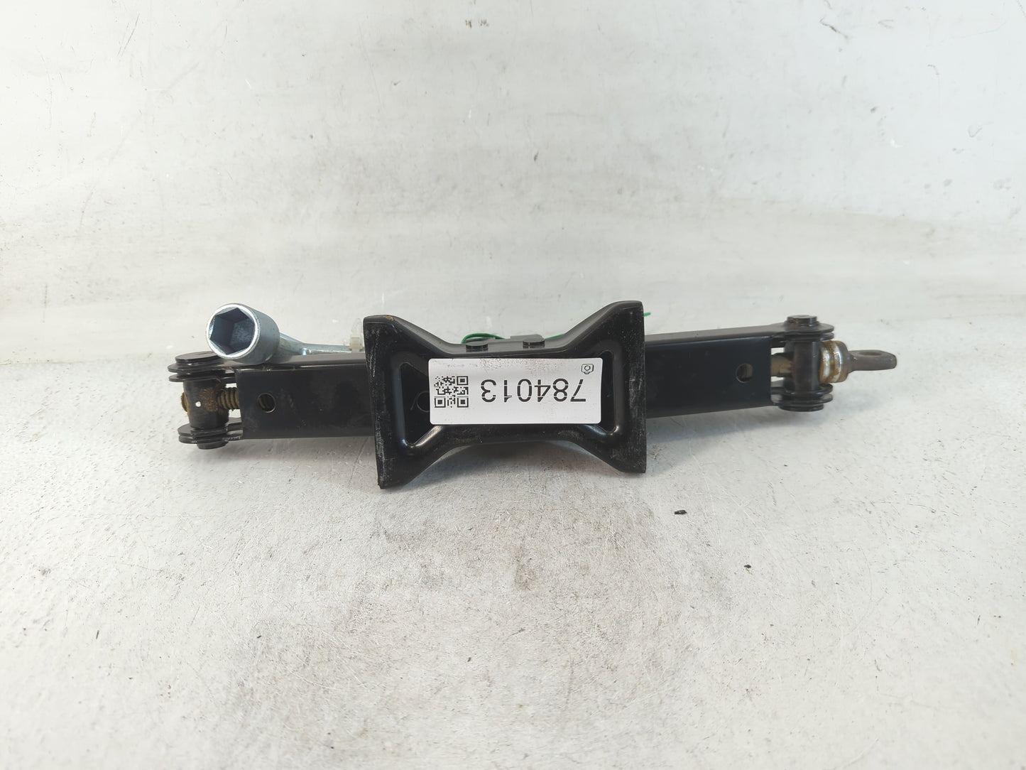 2014 Nissan Juke Spare Scissor Car Jack 784013 - Oemusedautoparts1.com