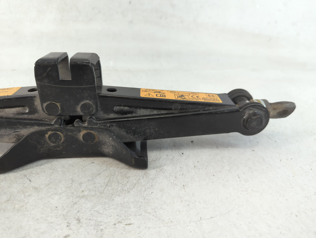 2014 Nissan Juke Spare Scissor Car Jack 784026 - Oemusedautoparts1.com
