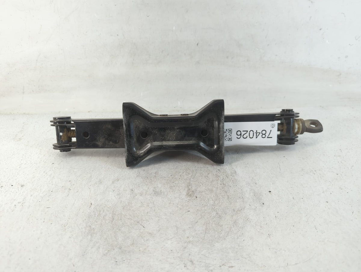 2014 Nissan Juke Spare Scissor Car Jack 784026 - Oemusedautoparts1.com