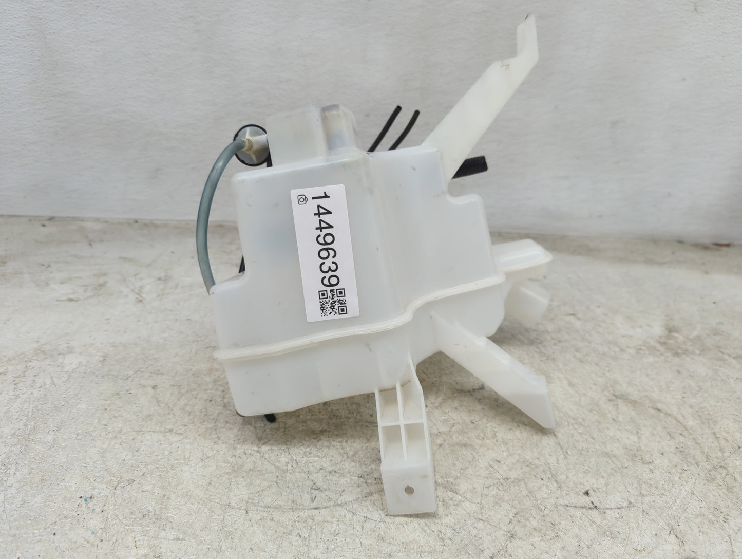 2013-2017 Nissan Leaf Windshield Washer Fluid Reservoir Bottle Oem - Oemusedautoparts1.com