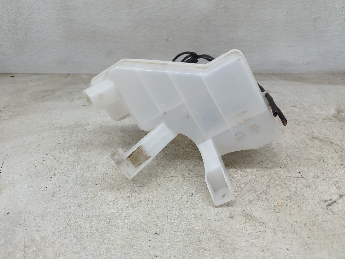 2013-2017 Nissan Leaf Windshield Washer Fluid Reservoir Bottle Oem - Oemusedautoparts1.com