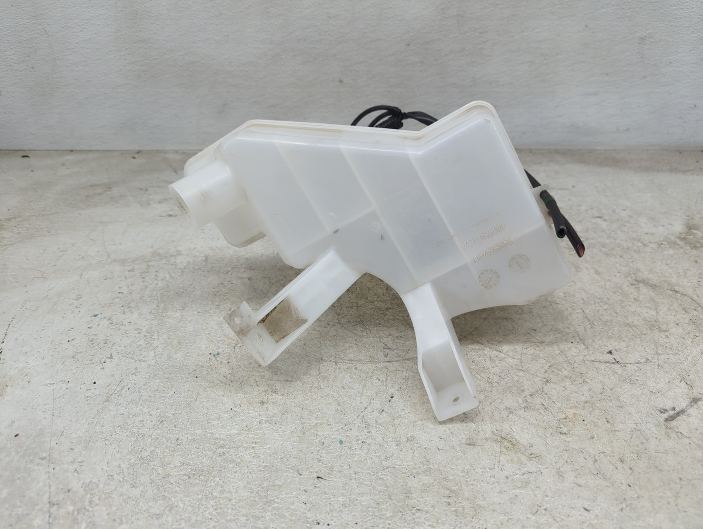 2013-2017 Nissan Leaf Windshield Washer Fluid Reservoir Bottle Oem - Oemusedautoparts1.com