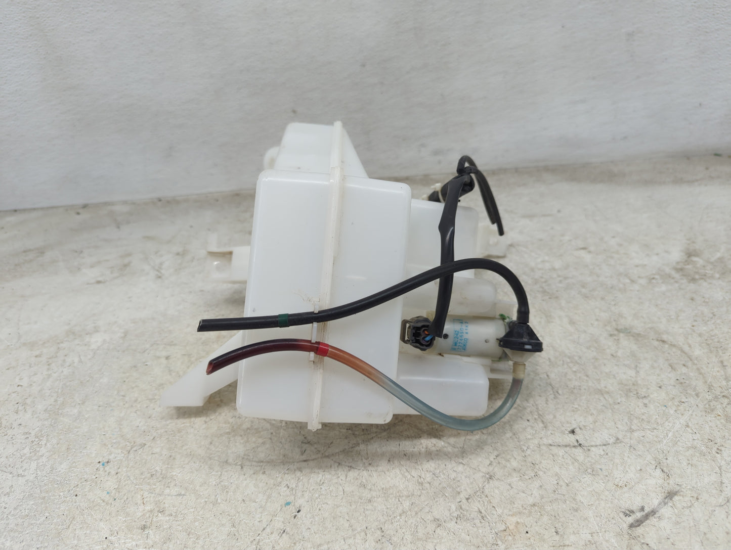 2013-2017 Nissan Leaf Windshield Washer Fluid Reservoir Bottle Oem - Oemusedautoparts1.com