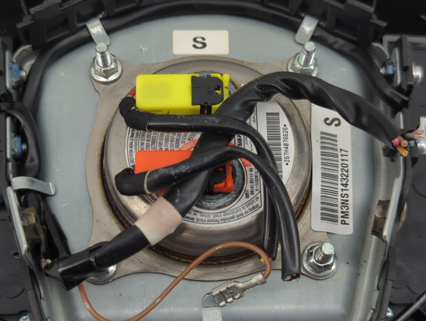 2013-2015 Nissan Leaf Air Bag Driver Left Steering Wheel Mounted P/N:PM3NS143220117 Fits Fits 2013 2014 2015 OEM Used Auto P