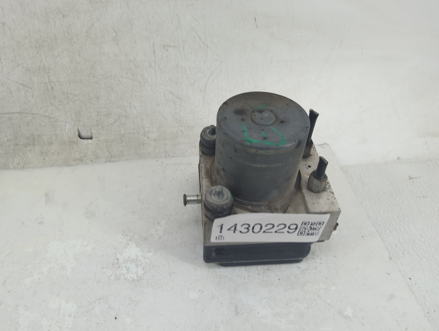 2014 Nissan Maxima ABS Pump Control Module Replacement P/N:47660 ZY90C Fits OEM Used Auto Parts - Oemusedautoparts1.com