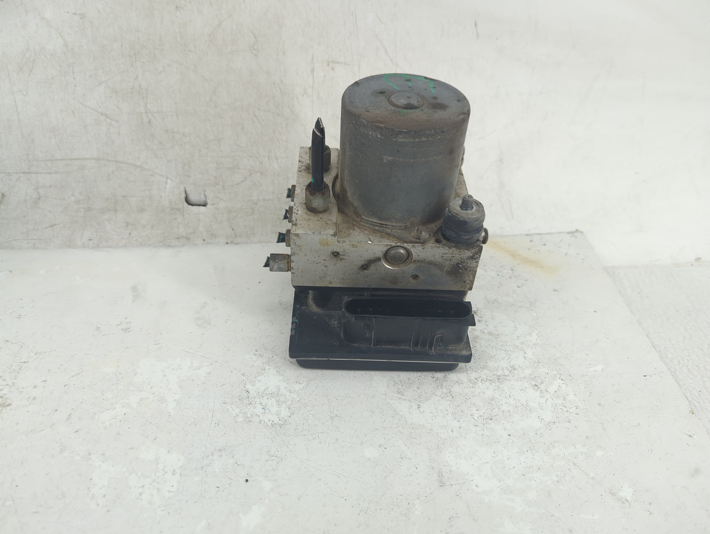 2014 Nissan Maxima ABS Pump Control Module Replacement P/N:47660 ZY90C Fits OEM Used Auto Parts - Oemusedautoparts1.com