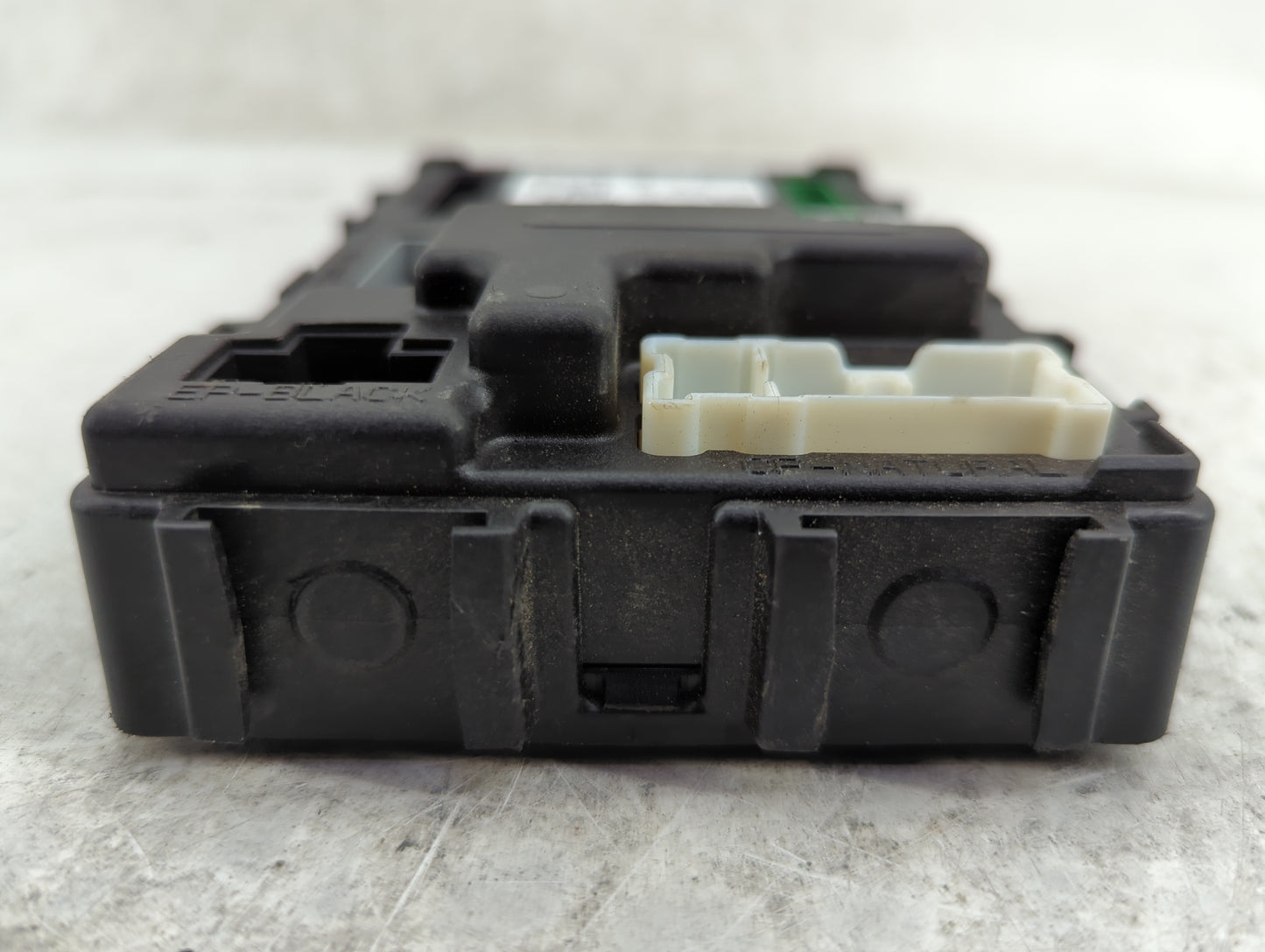 2014-2014 Nissan Maxima Body Control Module Bcm Inner Cabin Fuse Box - Oemusedautoparts1.com