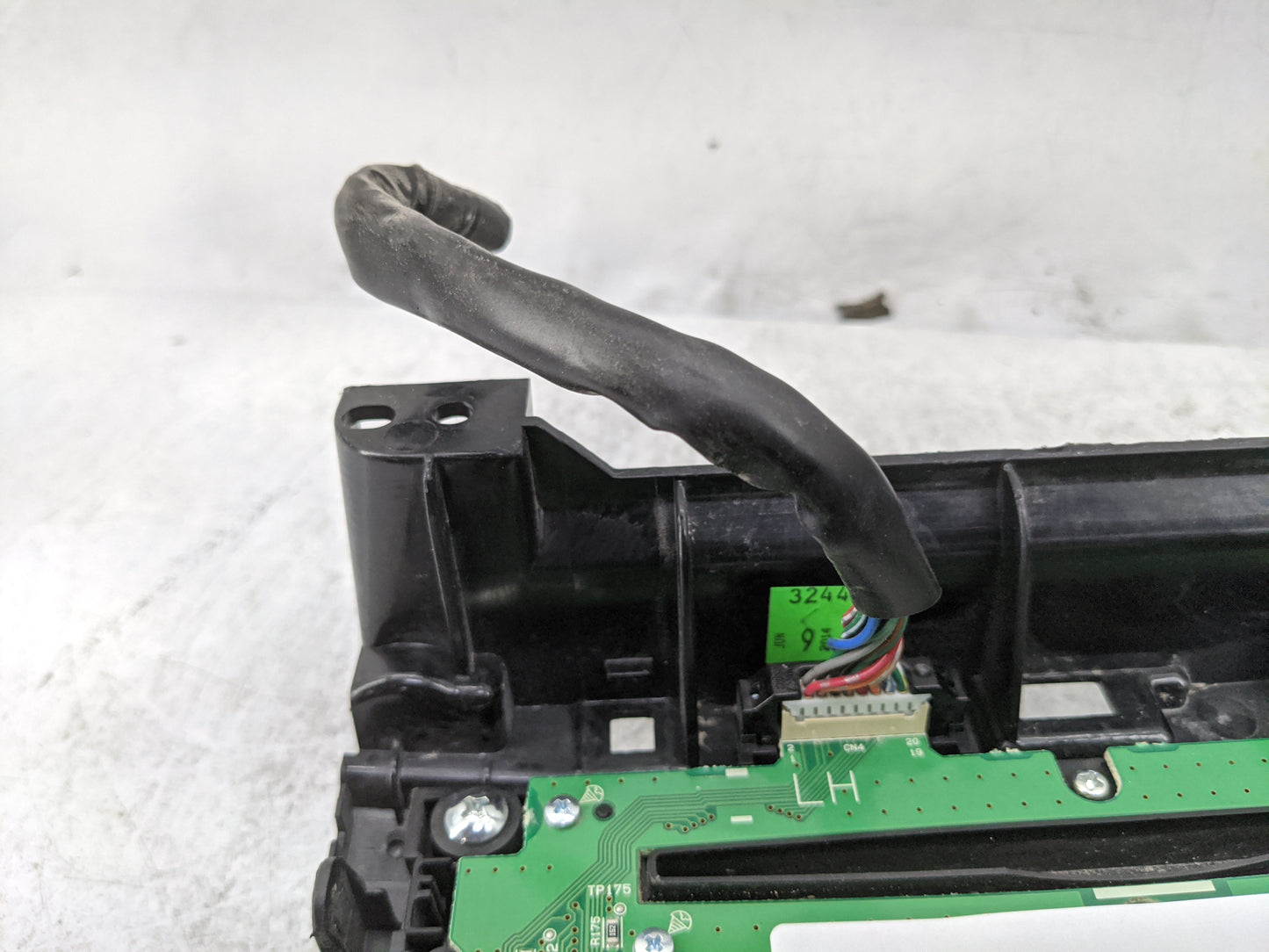 2014 Nissan Maxima Radio AM FM Cd Player Receiver Replacement P/N:9DA1B Fits OEM Used Auto Parts - Oemusedautoparts1.com