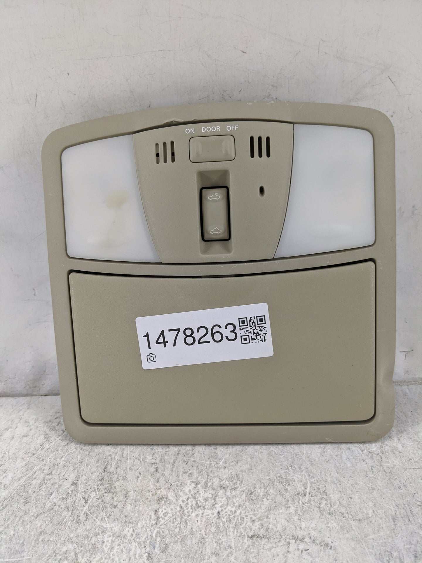 2014 Nissan Maxima Overhead Roof Console 1478263 - Oemusedautoparts1.com