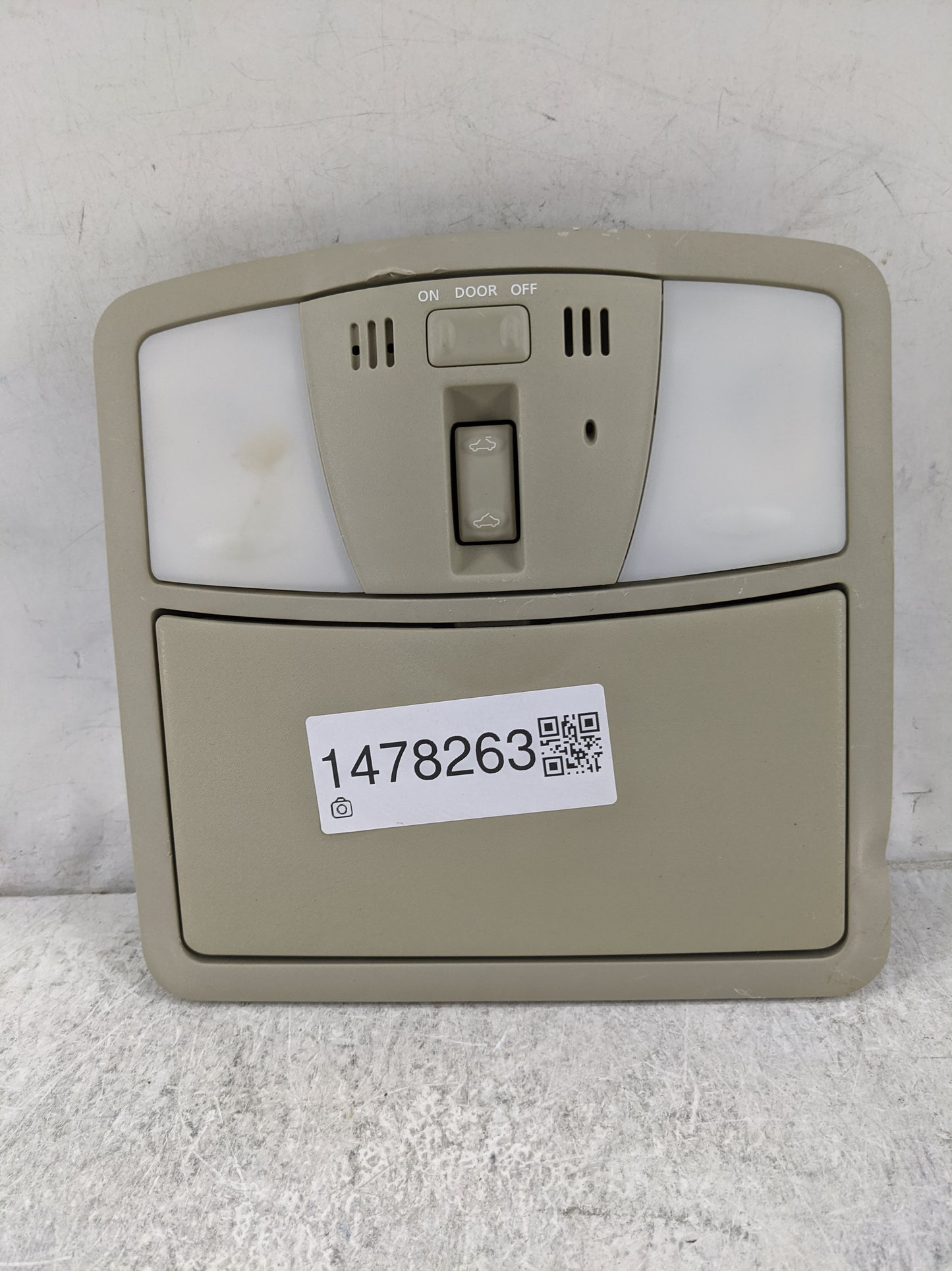 2014 Nissan Maxima Overhead Roof Console 1478263 - Oemusedautoparts1.com