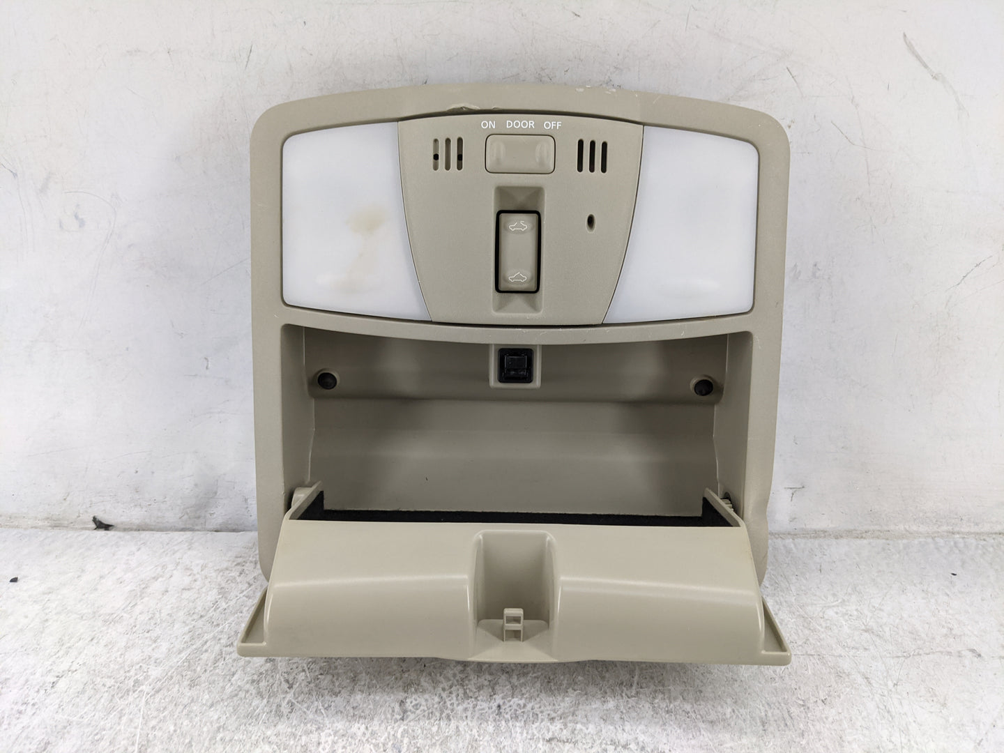 2014 Nissan Maxima Overhead Roof Console 1478263 - Oemusedautoparts1.com
