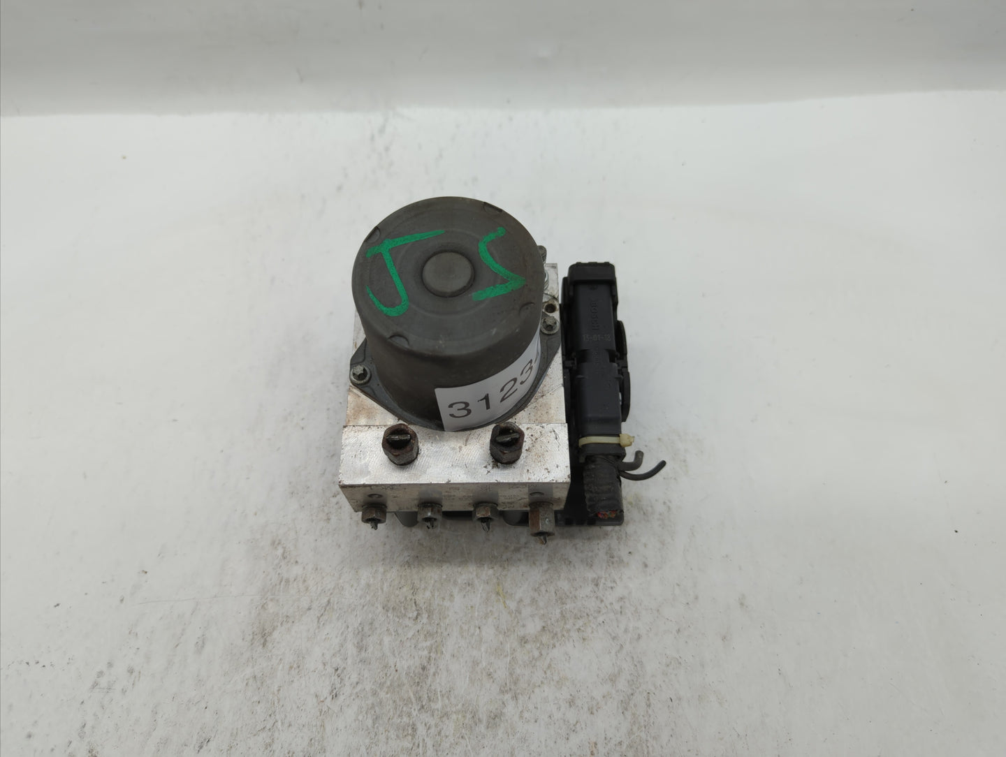 2014 Nissan Maxima ABS Pump Control Module Replacement P/N:47660 ZY90C Fits OEM Used Auto Parts - Oemusedautoparts1.com