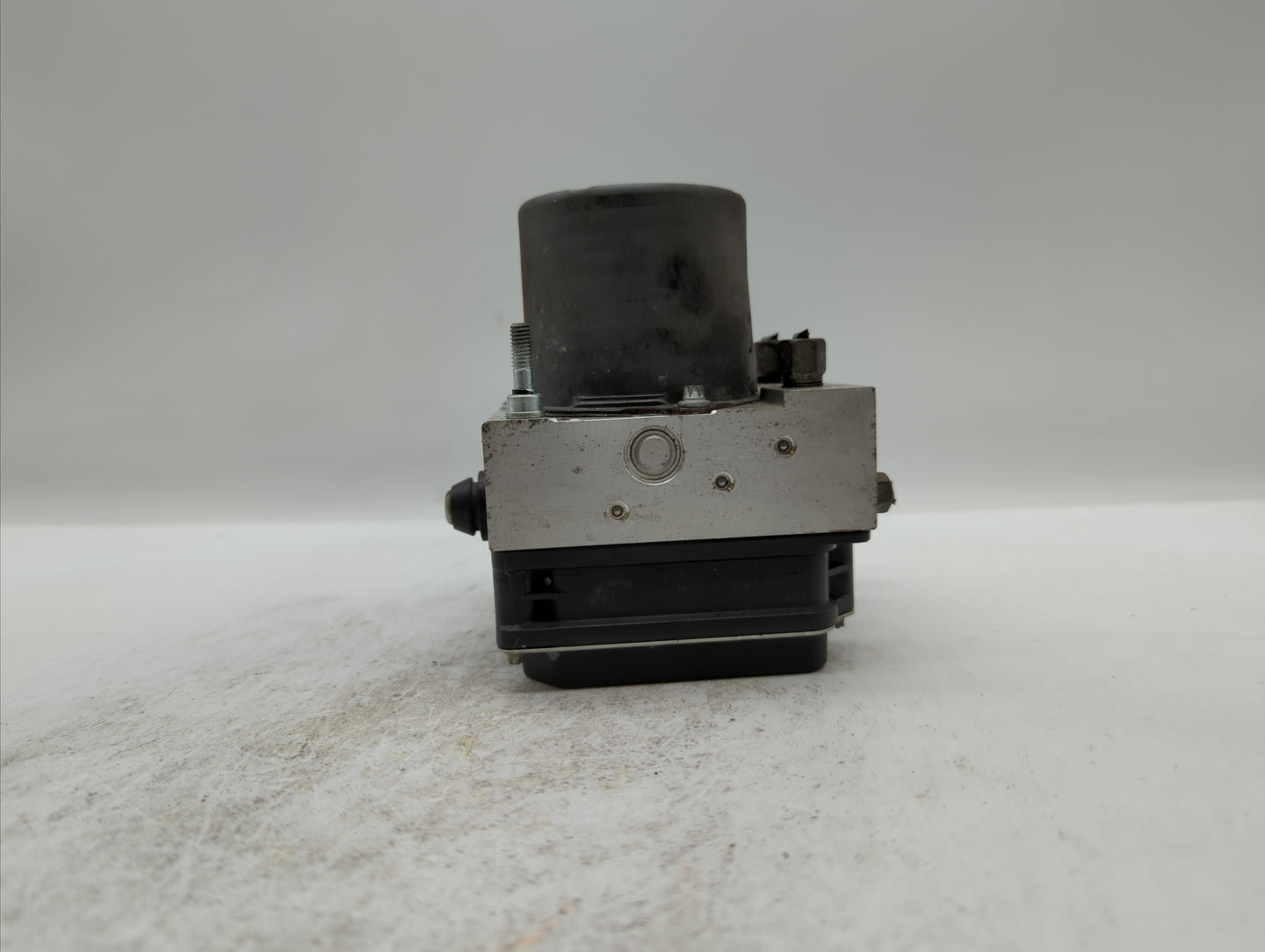 2014 Nissan Maxima ABS Pump Control Module Replacement P/N:47660 ZY90C Fits OEM Used Auto Parts - Oemusedautoparts1.com