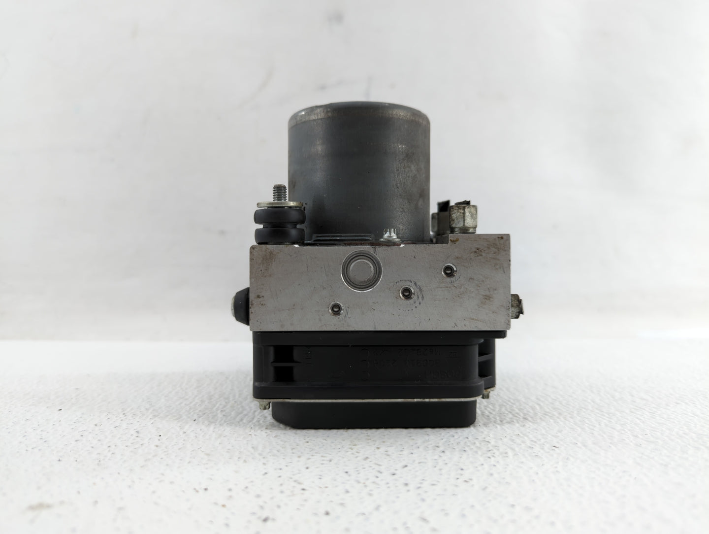 2014 Nissan Maxima ABS Pump Control Module Replacement P/N:47660 ZY90C Fits OEM Used Auto Parts - Oemusedautoparts1.com