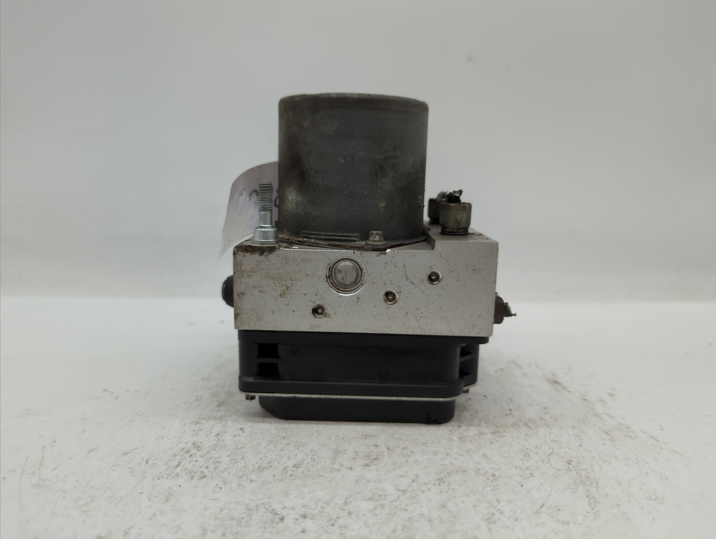 2014 Nissan Maxima ABS Pump Control Module Replacement P/N:47660 ZY90C Fits OEM Used Auto Parts - Oemusedautoparts1.com