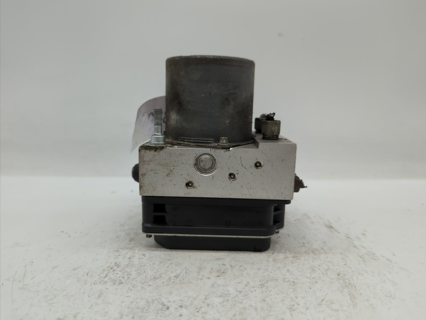 2014 Nissan Maxima ABS Pump Control Module Replacement P/N:47660 ZY90C Fits OEM Used Auto Parts - Oemusedautoparts1.com