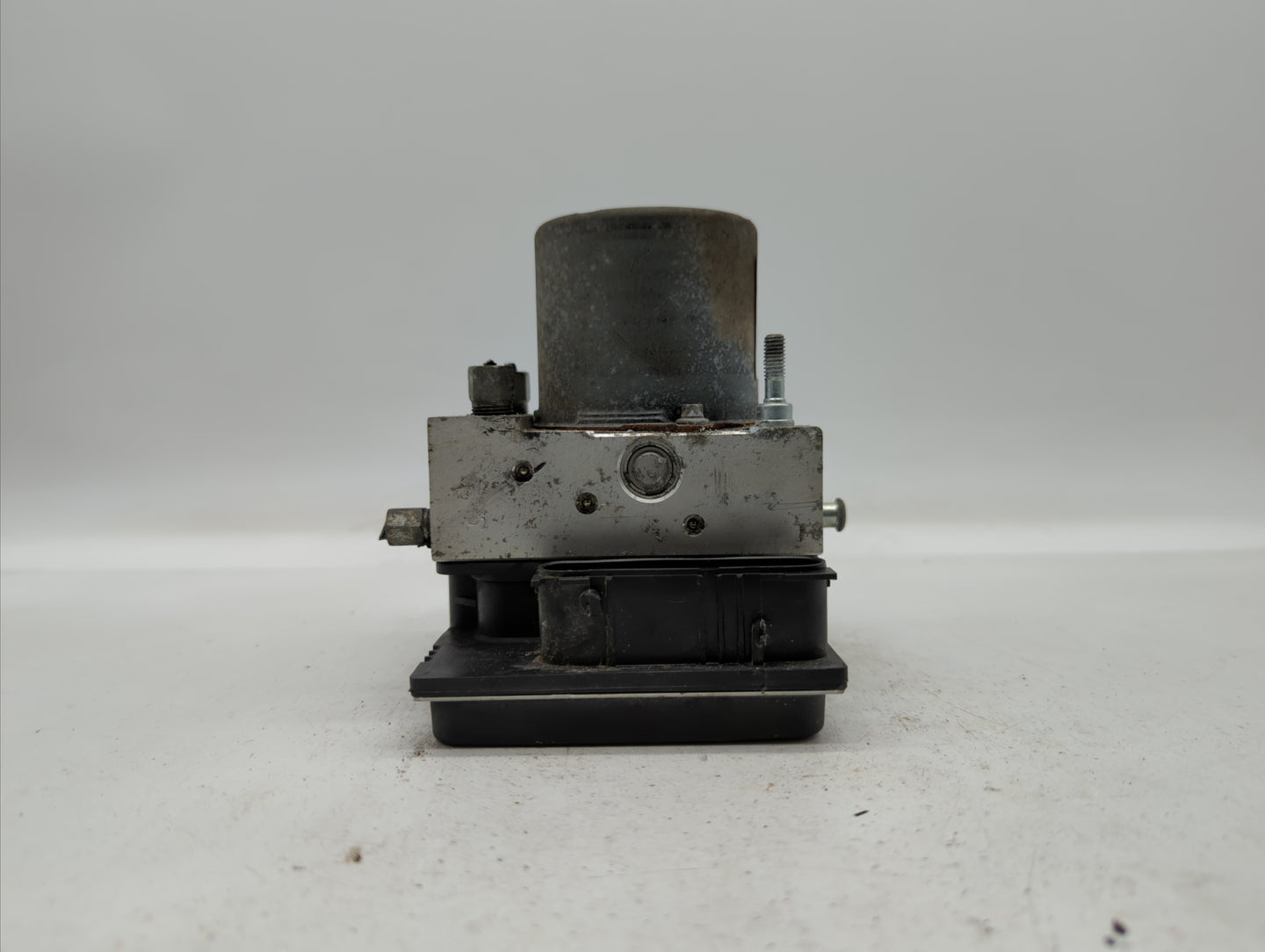 2014 Nissan Maxima ABS Pump Control Module Replacement P/N:47660 ZY90C Fits OEM Used Auto Parts - Oemusedautoparts1.com