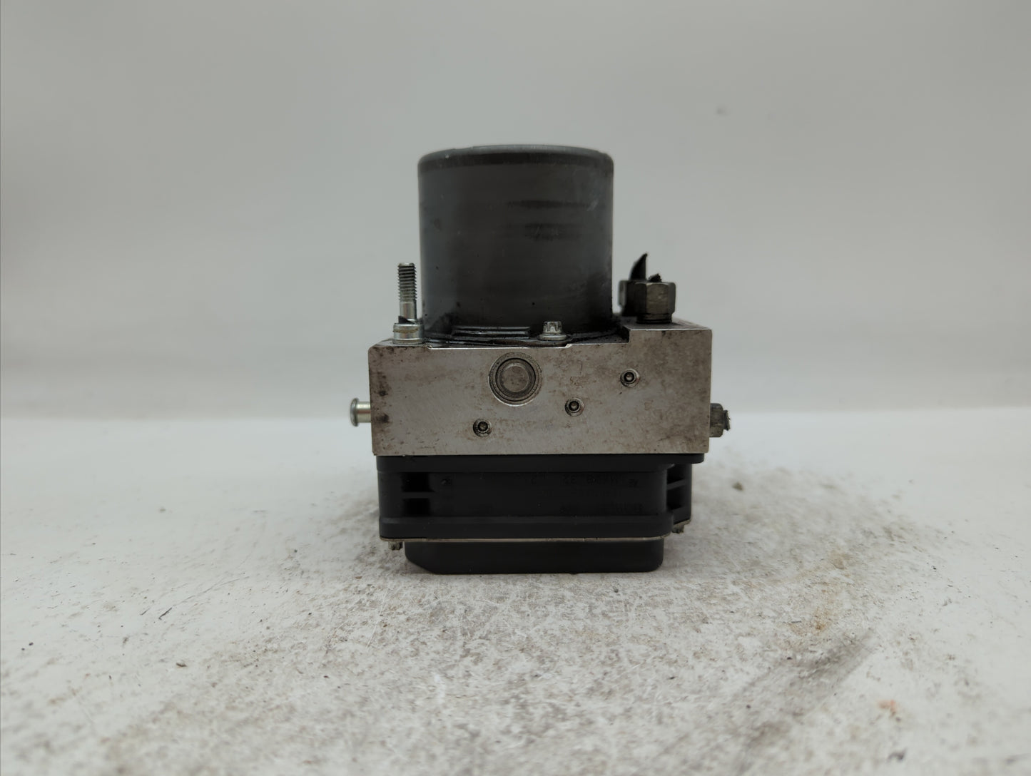 2014 Nissan Maxima ABS Pump Control Module Replacement P/N:47660 ZY90C Fits OEM Used Auto Parts - Oemusedautoparts1.com