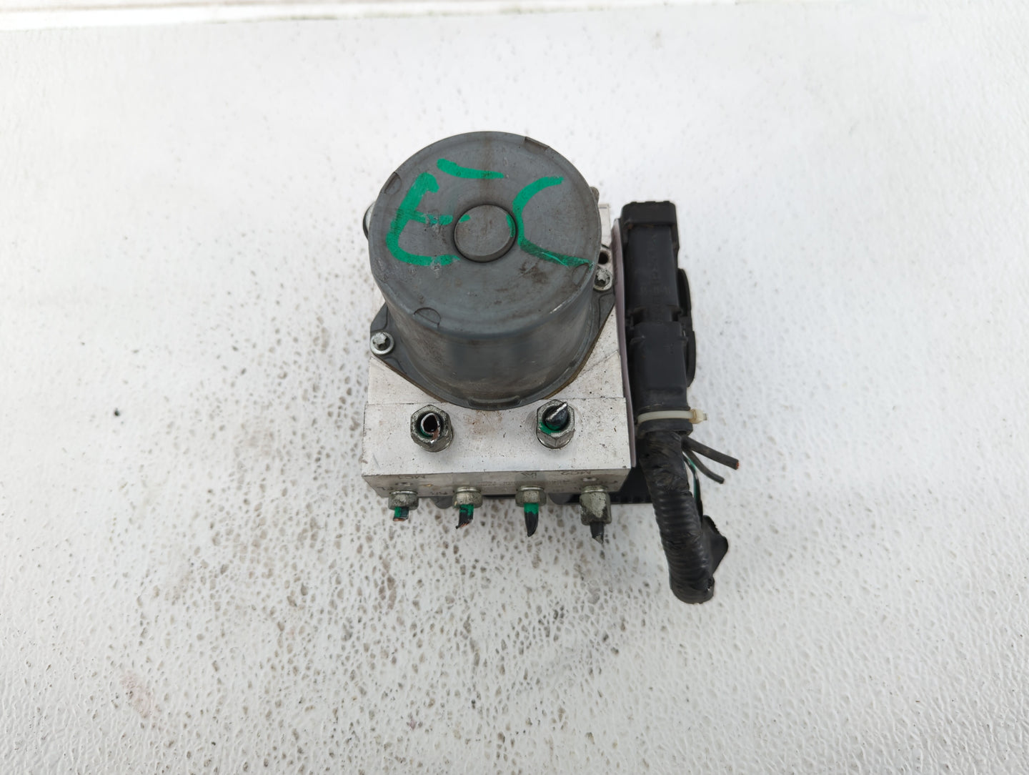 2014 Nissan Maxima ABS Pump Control Module Replacement P/N:47660 ZY90C Fits OEM Used Auto Parts - Oemusedautoparts1.com